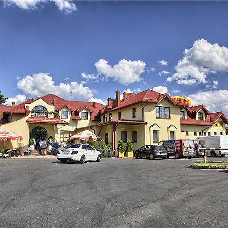 Zajazd Podjadek Osjaków Exterior foto