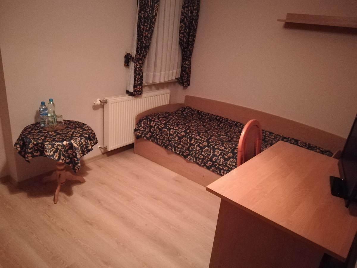 Zajazd Podjadek Osjaków Exterior foto